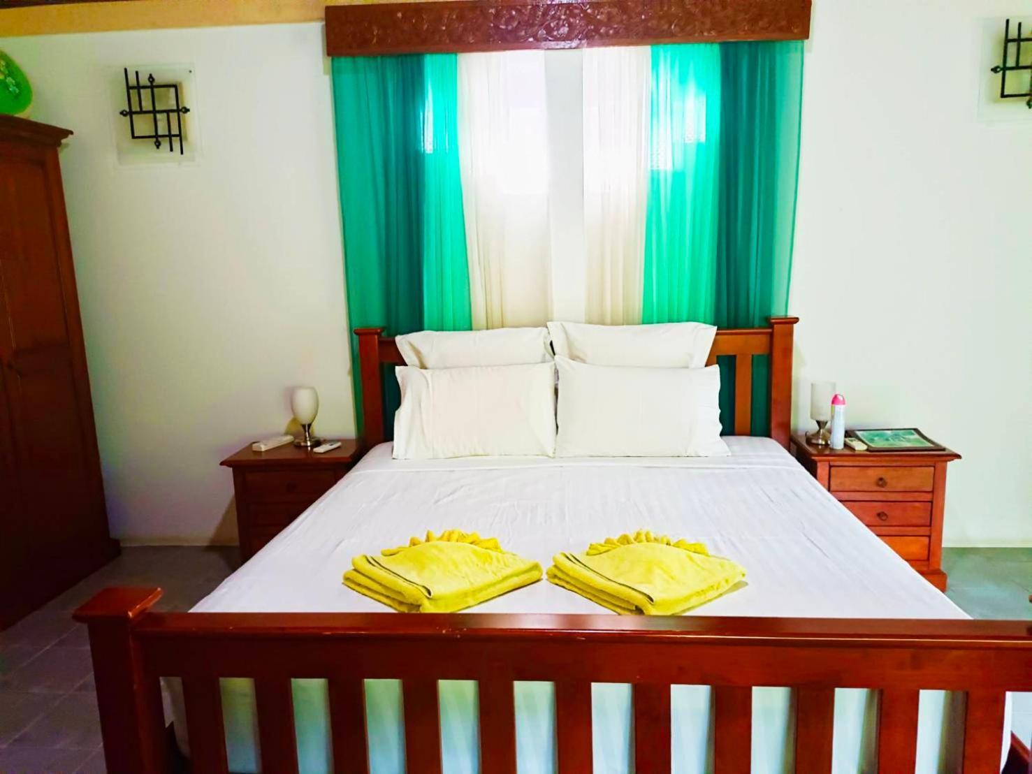 Hotel Kingsacre Nai Yang Beach Esterno foto